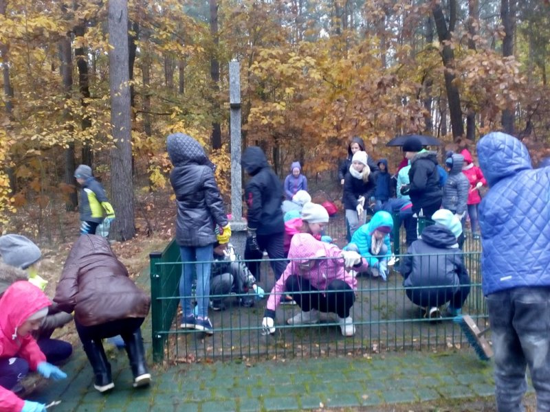 Wyjazd do miejsca pamięci w Kacprówku